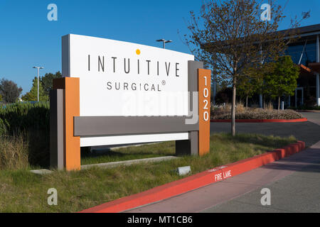 Sunnyvale, Californie - le 26 avril 2018 : Intuitive Surgical siège dans la Silicon Valley. Intuitive Surgical est une société américaine qui manufact Banque D'Images