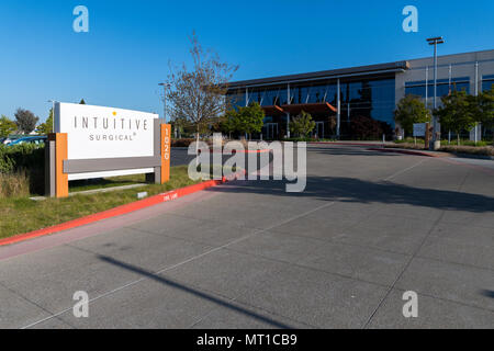 Sunnyvale, Californie - le 26 avril 2018 : Intuitive Surgical siège dans la Silicon Valley. Intuitive Surgical est une société américaine qui manufact Banque D'Images