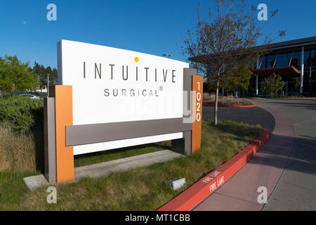 Sunnyvale, Californie - le 26 avril 2018 : Intuitive Surgical siège dans la Silicon Valley. Intuitive Surgical est une société américaine qui manufact Banque D'Images