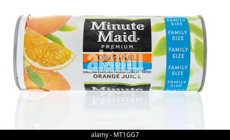 Winneconne, WI - 19 Avril 2018 : Un tube de Minute Maid jus d'orange congelé sur un fond isolé. Banque D'Images
