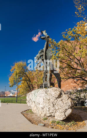 Dragon de la colline de Wawel est un célèbre dragon dans le folklore polonais. Cracovie. Pologne Banque D'Images