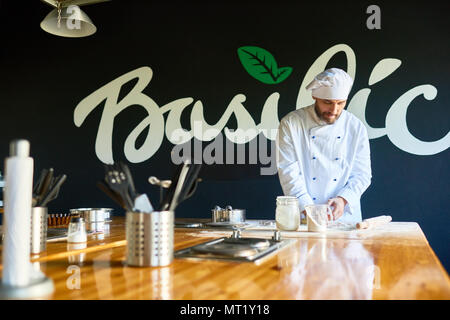 Baker au travail Banque D'Images