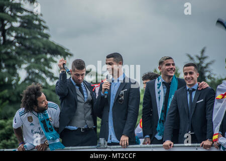 Cibeles, Espagne. 27 mai 2018. Real Madrid F.C remporte la Ligue des champions 2018 célébration dans Cibeles Square Crédit : Alberto Ramírez Sibaja/Alamy Live News Banque D'Images