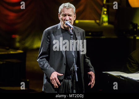 Lugano en Suisse. 27 mai 2018. Le chanteur et auteur-compositeur italien Paolo Conte avec orchestre il se produit sur scène au LAC Théâtre. Credit : Rodolfo Sassano/Alamy Live News Banque D'Images