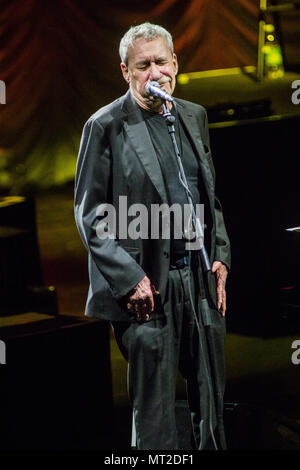 Lugano en Suisse. 27 mai 2018. Le chanteur et auteur-compositeur italien Paolo Conte avec orchestre il se produit sur scène au LAC Théâtre. Credit : Rodolfo Sassano/Alamy Live News Banque D'Images