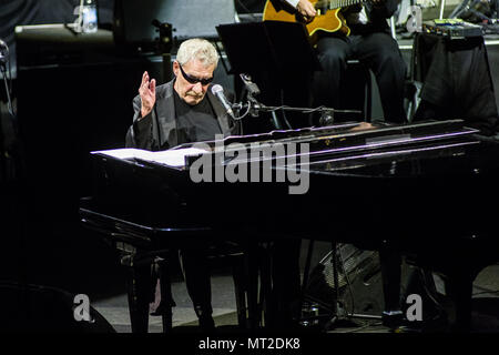 Lugano en Suisse. 27 mai 2018. Le chanteur et auteur-compositeur italien Paolo Conte avec orchestre il se produit sur scène au LAC Théâtre. Credit : Rodolfo Sassano/Alamy Live News Banque D'Images