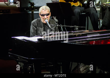 Lugano en Suisse. 27 mai 2018. Le chanteur et auteur-compositeur italien Paolo Conte avec orchestre il se produit sur scène au LAC Théâtre. Credit : Rodolfo Sassano/Alamy Live News Banque D'Images