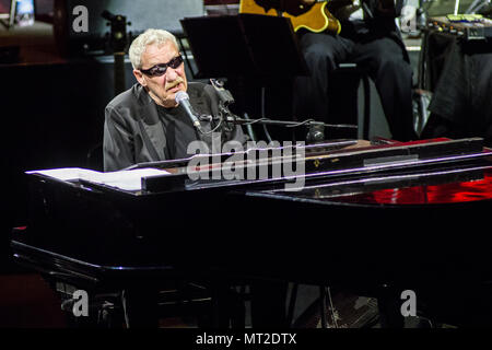 Lugano en Suisse. 27 mai 2018. Le chanteur et auteur-compositeur italien Paolo Conte avec orchestre il se produit sur scène au LAC Théâtre. Credit : Rodolfo Sassano/Alamy Live News Banque D'Images