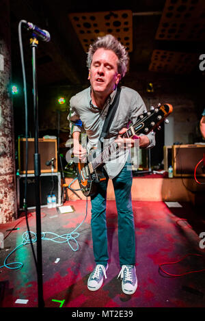 Glasgow, Royaume-Uni. 27 mai, 2018. American rock pioneers Superchunk jouer à Glasgow en stéréo. C'est leur première visite à Glasgow en 17 ans et est la première UK date de leur tournée Européenne soutenir la sortie de leur dernier album 'qu'un temps d'être en vie". Banque D'Images