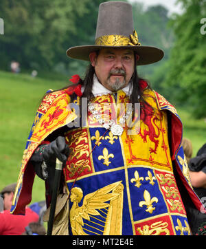 Bristol, Royaume-Uni, 27 mai, 2018. La guerre civile, le siège de Bristol 375e anniversaire des batailles (1645) entre les parlementaires ('Roundheads') et royalistes ('Cavaliers') a adopté de nouveau par les membres de l'Hogan-vexel à Bristol Ashton Court après-midi des 27 et 28 mai 2018, l'Angleterre. Plus de 2000 de reconstitution historique crédit : Charles Stirling/Alamy Live News Banque D'Images