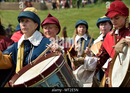 Bristol, Royaume-Uni, 27 mai, 2018. La guerre civile, le siège de Bristol 375e anniversaire des batailles (1645) entre les parlementaires ('Roundheads') et royalistes ('Cavaliers') a adopté de nouveau par les membres de l'Hogan-vexel à Bristol Ashton Court après-midi des 27 et 28 mai 2018, l'Angleterre. Plus de 2000 de reconstitution historique crédit : Charles Stirling/Alamy Live News Banque D'Images