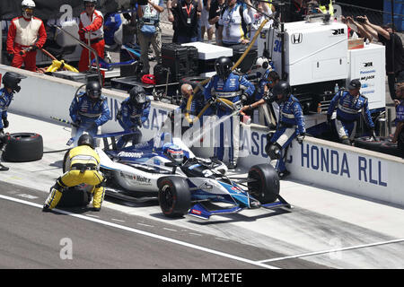 Indianapolis, Indiana, USA. 27 mai, 2018. TAKUMA SATO (30) du Japon est une route à ciel ouvert pour le service au cours de l'Indianapolis 500 à l'Indianapolis Motor Speedway à Indianapolis, Indiana. Crédit : Justin R. Noe Asp Inc/ASP/ZUMA/Alamy Fil Live News Banque D'Images