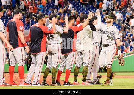 Miami, Floride, USA. 27 mai, 2018. Au cours de l'acclamations de l'équipe match de baseball entre ressortissants Washington et Miami Marlins Marlin au parc. Credit : Fernando Oduber SOPA/Images/ZUMA/Alamy Fil Live News Banque D'Images