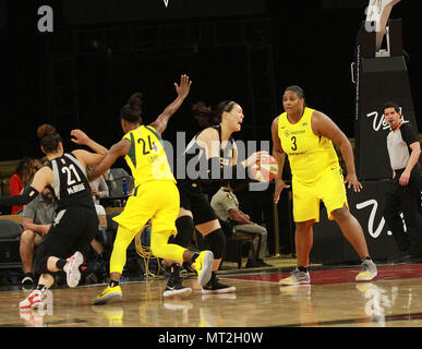 Las Vegas, Nevada, USA. 27 mai, 2018. JiSu parc #  19 de la Las Vegas Aces gère la balle contre le Storm de Seattle au cours de la Las Vegas Aces tout premier match à domicile de WNBA le 27 mai 2018 au Mandalay Bay Events Center à Las Vegas, Nevada. Crédit : Marcel Thomas/ZUMA/Alamy Fil Live News Banque D'Images