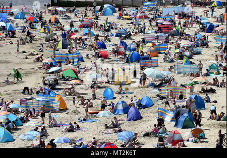 Lyme Regis, UK. 28 mai 2018. Vacances de banque météo à Lyme Regis, dans le Dorset. Finnbarr Crédit : Webster/Alamy Live News Banque D'Images