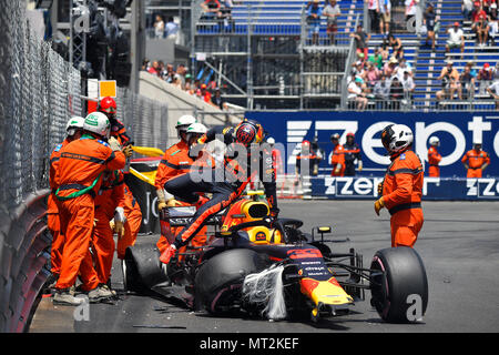 Monte Carlo, Monaco. 27 mai, 2018. Crash, Max Verstappen, Red Bull Racing, formule 1, GP Monaco 26.05.2018 Crédit : mspb/Jean Petin *** *** Local Caption RUBIO | worldwide/dpa/Alamy Live News Banque D'Images