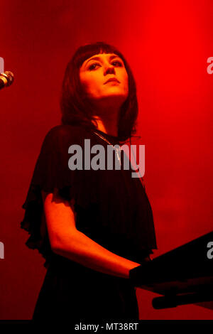 Helen Marnie chanteur principal dans l'exécution de Ladytron à la sortie festival 2005, Novi Sad, Serbie-. Banque D'Images