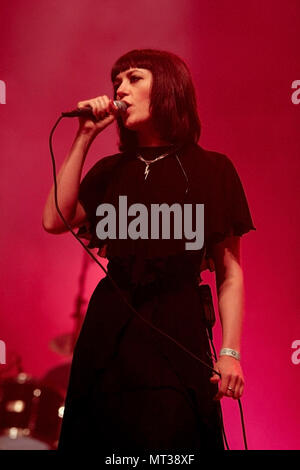 Helen Marnie chanteur principal dans l'exécution de Ladytron à la sortie festival 2005, Novi Sad, Serbie-. Banque D'Images