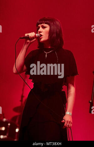 Helen Marnie chanteur principal dans l'exécution de Ladytron à la sortie festival 2005, Novi Sad, Serbie-. Banque D'Images