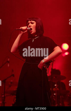 Helen Marnie chanteur principal dans l'exécution de Ladytron à la sortie festival 2005, Novi Sad, Serbie-. Banque D'Images