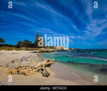 Une chaude journée ensoleillée sur l'île Rottnest. C'est le bassin, l'une des nombreuses plages trouvés sur Rotto ! Banque D'Images