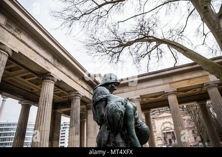 La statue du sauveteur sur l'île des musées à Berlin, Allemagne. Banque D'Images