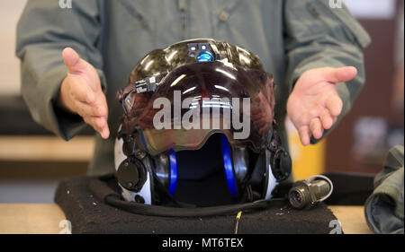 À l'embargo du mardi 29 mai 0001 Le casque utilisé pour piloter un RAF F35 B variante, à la base aérienne des marines de Beaufort à Beaufort Savannah, États-Unis. Banque D'Images