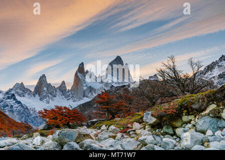 Vue du mont Fitzroy pendant le coucher du soleil. Patagonie Argentine à l'automne Banque D'Images