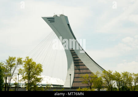 Montréal, Canada - 18 mai 2015 : Le Stade olympique construit pour les jeux d'été 1976. C'est le plus grand stade en capacité au Canada. Banque D'Images