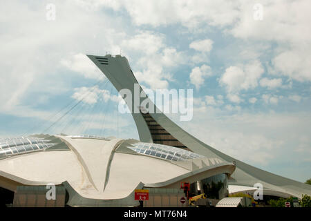 Montréal, Canada - 18 mai 2015 : Le Stade olympique construit pour les jeux d'été 1976. C'est le plus grand stade en capacité au Canada. Banque D'Images