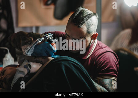 Wroclaw, Pologne. 26 mai, 2018. Festival Tattoo polonais. 300 exposants ont participé au festival. Pendant 4 jours, 4 000 personnes sont passées à travers. Credit : Krzysztof Zatycki/Pacific Press/Alamy Live News Banque D'Images