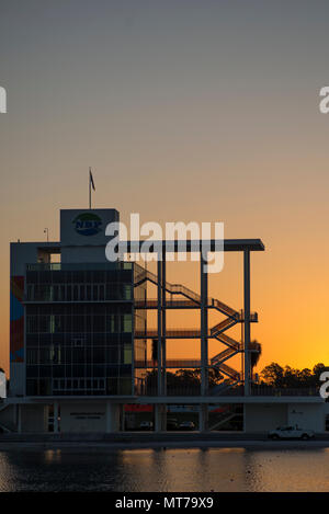 Sarasota. Floride USA. 2017 Championnats du monde d'Aviron de la FISA, Nathan Benderson Park. Lever du soleil derrière la tour d'arrivée. Mardi 19.09.2017 © Peter Banque D'Images