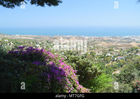 Vue magnifique de Mijas Beach et ses beaux bâtiments blancs typiques de la vieille ville. Le 4 août 2016. Architecture Voyage Vacances. Mijas Mala Banque D'Images
