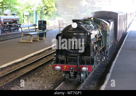 Locomotive vapeur Typhoon à New Romney station sur l'Romney, Hythe & Dymchurch steam railway, Kent Banque D'Images