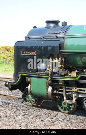 Locomotive vapeur Typhoon à New Romney station sur l'Romney, Hythe & Dymchurch steam railway, Kent Banque D'Images