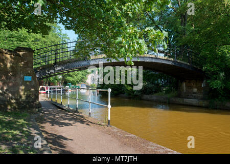 Une passerelle sur le Canal de Bridgewater à Worsley, Salford, Greater Manchester, UK. Banque D'Images