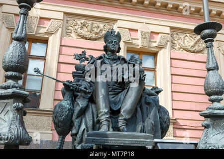 La Russie, Saint-pétersbourg - le 18 août 2017 : Monument à l'empereur russe Paul Ier dans la cour de l'château Mikhailovsky Banque D'Images