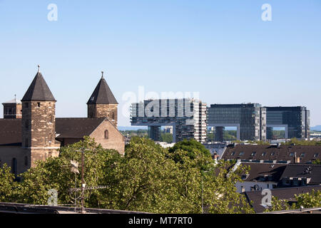 Allemagne, Cologne, vue sur les toits de la ville à l'église St Maria im Kapitol et à la Grue maisons dans le port de Rheinau. Deutschland, Koe Banque D'Images