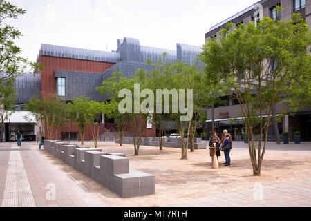 Allemagne, Cologne, Kurt-Hackenberg square et le Musée Ludwig. Deutschland, Koeln, Kurt-Hackenberg-Platz und das Museum Ludwig. Banque D'Images