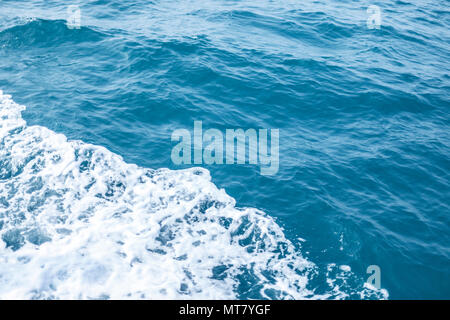 Mer vague close up, low angle view Banque D'Images