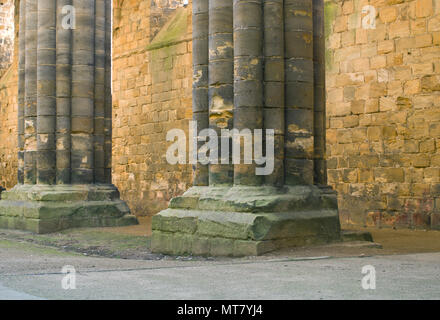 Kirstall Abbey Ruins intérieur Leeds West Yorkshire UK Banque D'Images