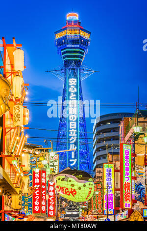 OSAKA, JAPON - 17 août 2015 : Le quartier Shinsekai d'Osaka. Le quartier a été créé en 1912 avec New York et Paris à l'origine servant de mo Banque D'Images