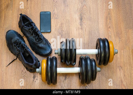 L'équipement de sport sur fond de bois Banque D'Images