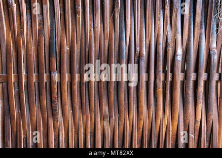 Vieux Mur en osier marron foncé texture background.toile d'artisanat Banque D'Images