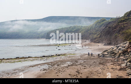 Seascape Misty à Robin Hood's Bay, Yorkshire, UK prise le 21 mai 2018 Banque D'Images