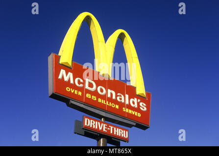 Historique 1988 MCDONALD'S DRIVE THRU SIGN Banque D'Images