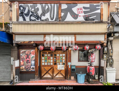 Magasins et bâtiments dans les rues de Kyoto au Japon Banque D'Images