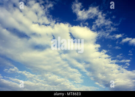 Historique 1988 PUFFY WHITE CLOUDS Banque D'Images