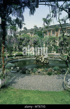 1990 FONTAINE HISTORIQUE JARDINS À BANTRY HOUSE dans le comté de Cork en Irlande Banque D'Images