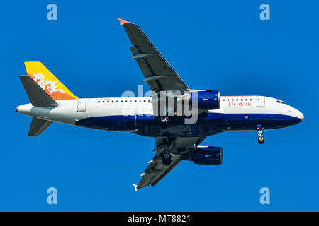 Bangkok, Thaïlande - Apr 21, 2018. Un Airbus A319 avion de Druk Air, à l'atterrissage à l'aéroport de Suvarnabhumi (BKK) à Bangkok, Thaïlande. Banque D'Images